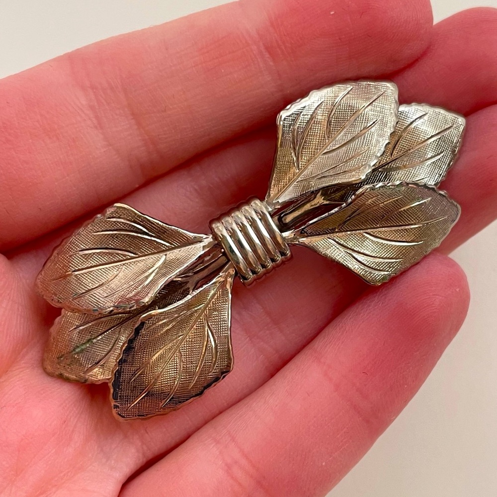 Vintage Heavy Silver Tone Fall Autumn Leaf Boho Cottage Core Fairy Brooch / Pin